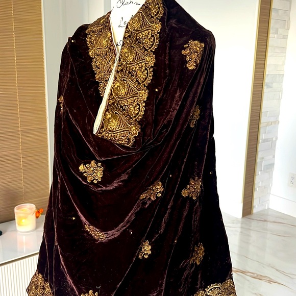 Accessories - Velvet shawl with antique golden  embroidery